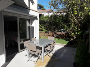 Appartement 6 Pers avec 2 Chambres cour et jardinet privatifs